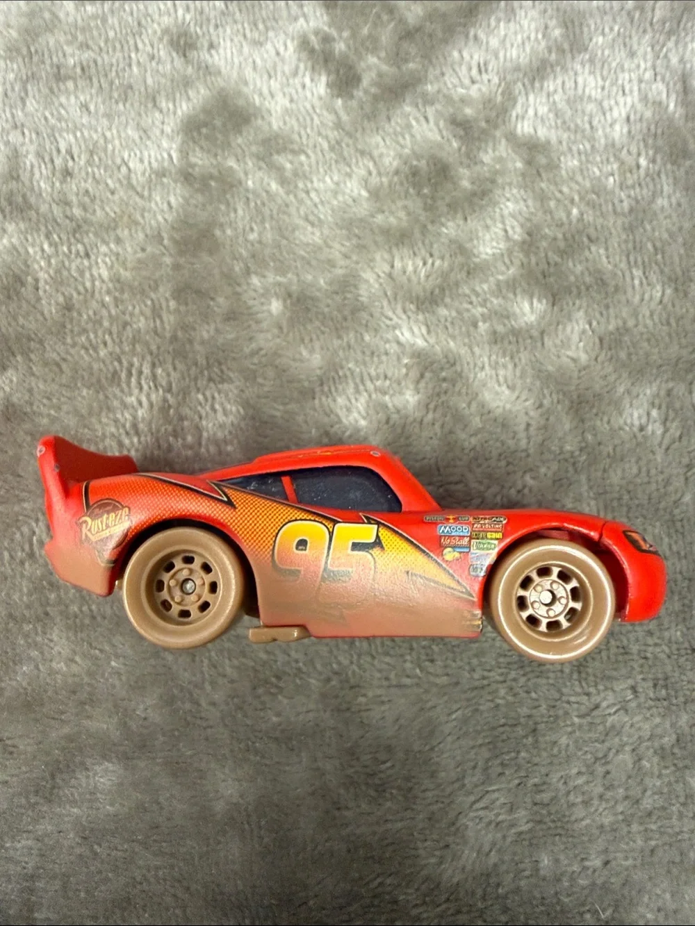 Disney Pixar Cars - DIRT TRACK LIGHTNING MCQUEEN LENTICULAR Eyes - 1:55 Diecast